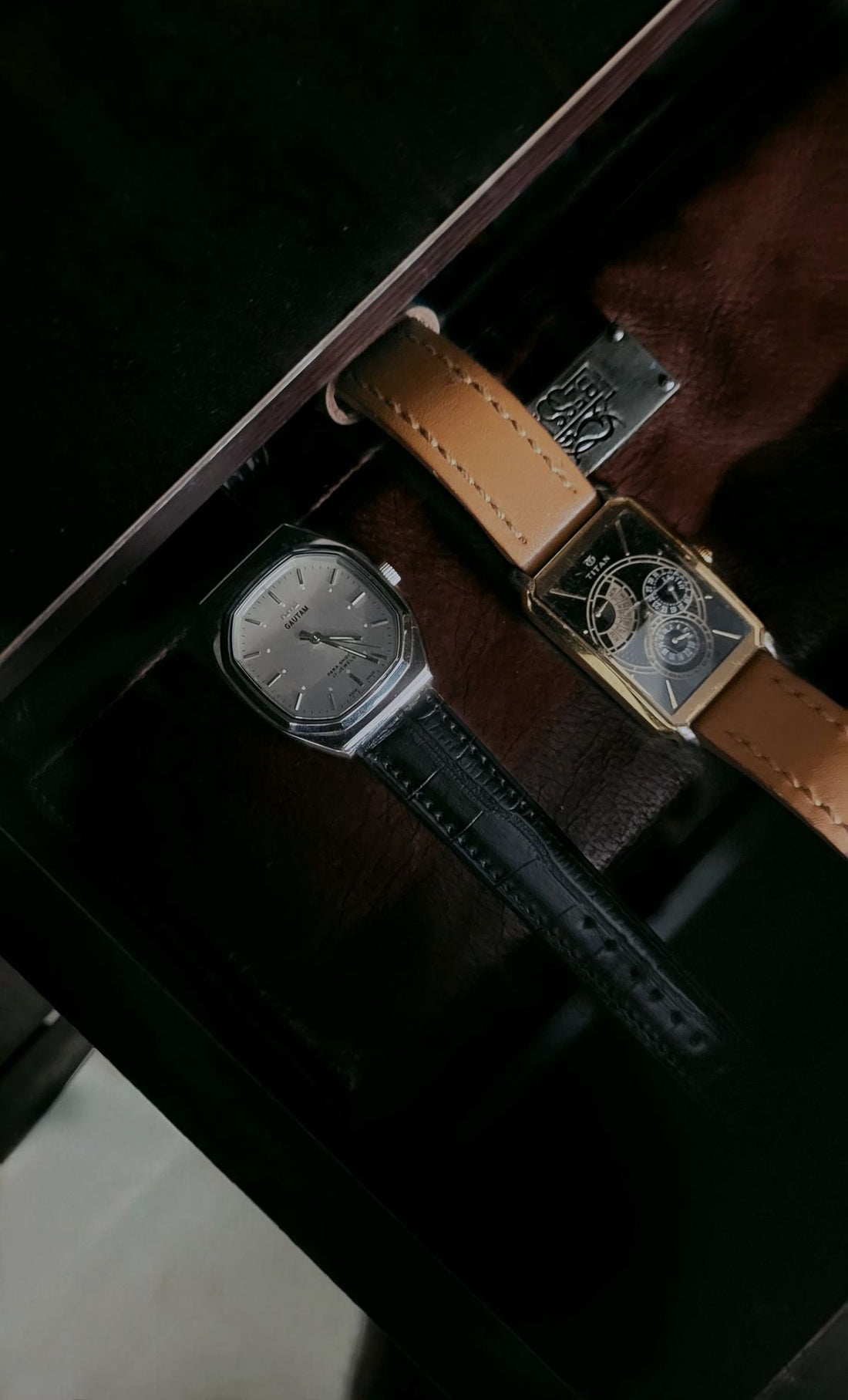 Collection de montres dans une boîte en bois